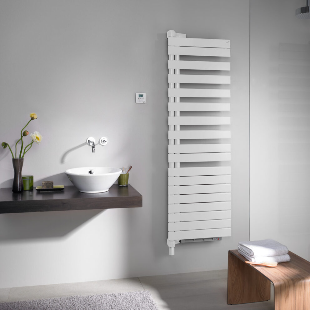 Zehnder_RAD_Roda-Twist-Spa-Air-EL_IRS_right_bathroom_white_quartz